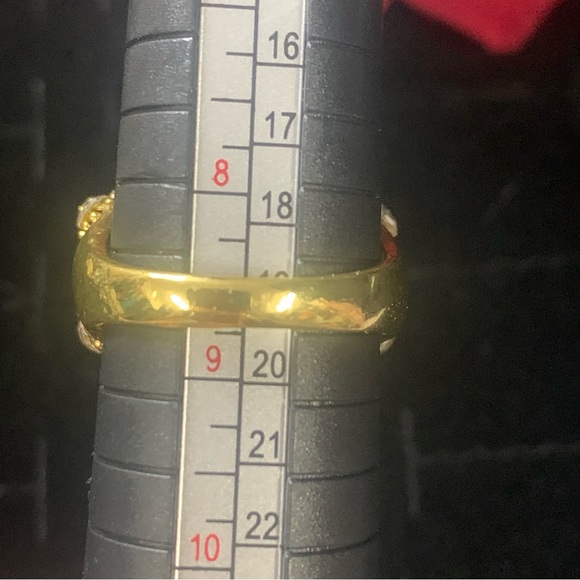 Eye shaped Ring Irregular Zircon Big Green Rhinestones Gold Tone - Picture 11 of 11